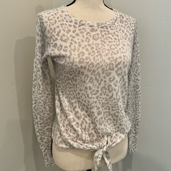Leopard front tie shirt, size small. EUC. Lightweight sweater top. No flaws. - Picture 2 of 4